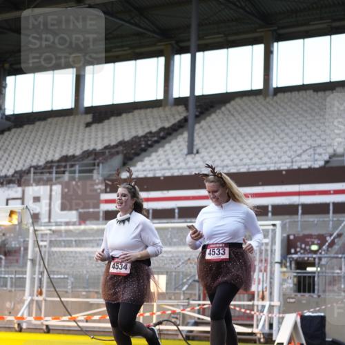 07.12.2025 - St. Pauli X-Mass-Run No. 15 Patografie http://msf.ph/oto/9391290 07.12.2025 10:29:47 Ziel 10, 423, 426, 1090, 1091, 1201, 1669, 2878, 3494, 3497, 3516, 3517, 4472, 4476, 4533, 4534, 4546 meine-sportfotos.de