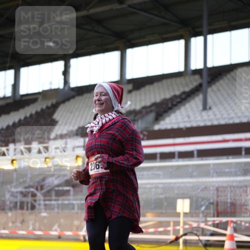 07.12.2025 - St. Pauli X-Mass-Run No. 15 Patografie http://msf.ph/oto/9391294 07.12.2025 10:30:00 Ziel 2369, 4533, 4534, 4546 meine-sportfotos.de