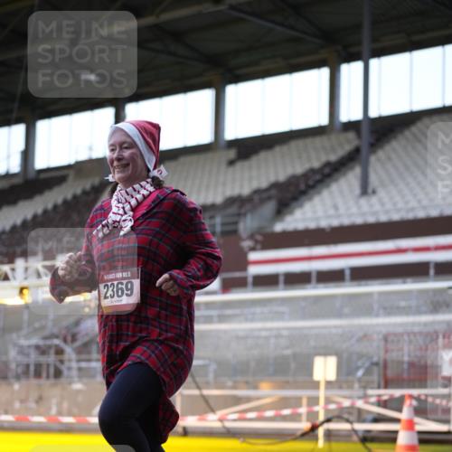 07.12.2025 - St. Pauli X-Mass-Run No. 15 Patografie http://msf.ph/oto/9391295 07.12.2025 10:30:00 Ziel 2369, 4533, 4534, 4546 meine-sportfotos.de