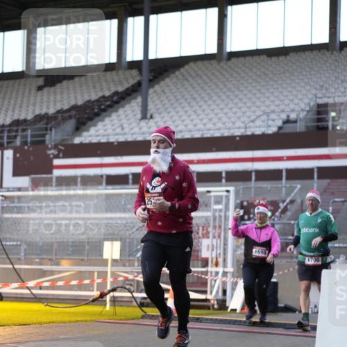 07.12.2025 - St. Pauli X-Mass-Run No. 15 Patografie http://msf.ph/oto/9391304 07.12.2025 10:30:37 Ziel 608, 1698, 1700, 2537, 3936, 3940, 4845, 4847 meine-sportfotos.de