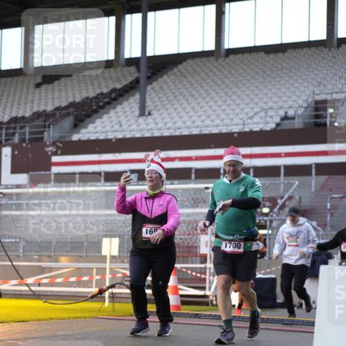 07.12.2025 - St. Pauli X-Mass-Run No. 15 Patografie http://msf.ph/oto/9391307 07.12.2025 10:30:38 Ziel 594, 601, 608, 1698, 1700, 2537, 3936, 3940, 4845, 4847 meine-sportfotos.de
