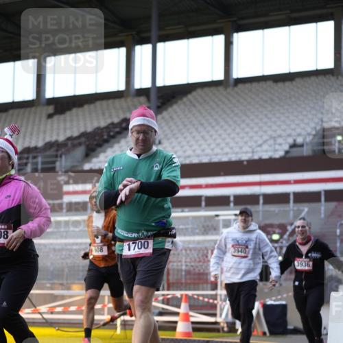 07.12.2025 - St. Pauli X-Mass-Run No. 15 Patografie http://msf.ph/oto/9391312 07.12.2025 10:30:39 Ziel 594, 601, 608, 1698, 1700, 2537, 3936, 3940, 3986, 4845, 4847 meine-sportfotos.de
