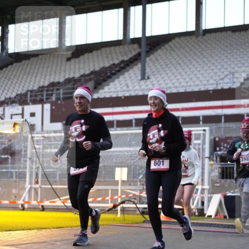 07.12.2025 - St. Pauli X-Mass-Run No. 15 Patografie http://msf.ph/oto/9391317 07.12.2025 10:30:43 Ziel 594, 601, 608, 1698, 1700, 2537, 3936, 3940, 3982, 3986, 4845, 4847 meine-sportfotos.de