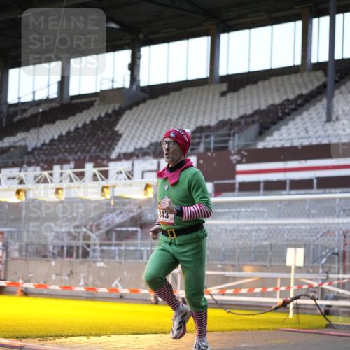 07.12.2025 - St. Pauli X-Mass-Run No. 15 Patografie http://msf.ph/oto/9391336 07.12.2025 10:31:15 Ziel 343, 1545, 2073, 2171, 2172, 2914, 3889, 4412 meine-sportfotos.de