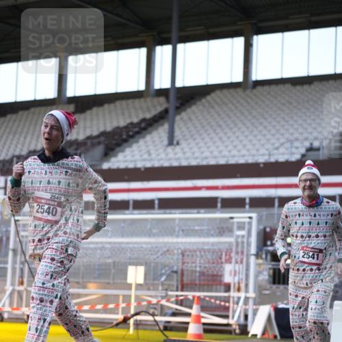 07.12.2025 - St. Pauli X-Mass-Run No. 15 Patografie http://msf.ph/oto/9391344 07.12.2025 10:31:23 Ziel 343, 1545, 2073, 2171, 2172, 2540, 2541, 4412 meine-sportfotos.de