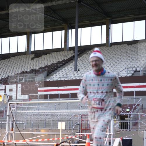 07.12.2025 - St. Pauli X-Mass-Run No. 15 Patografie http://msf.ph/oto/9391345 07.12.2025 10:31:24 Ziel 343, 2073, 2171, 2172, 2540, 2541, 4412 meine-sportfotos.de
