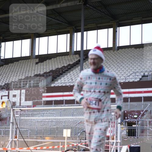 07.12.2025 - St. Pauli X-Mass-Run No. 15 Patografie http://msf.ph/oto/9391346 07.12.2025 10:31:24 Ziel 343, 2073, 2171, 2172, 2540, 2541, 4412 meine-sportfotos.de