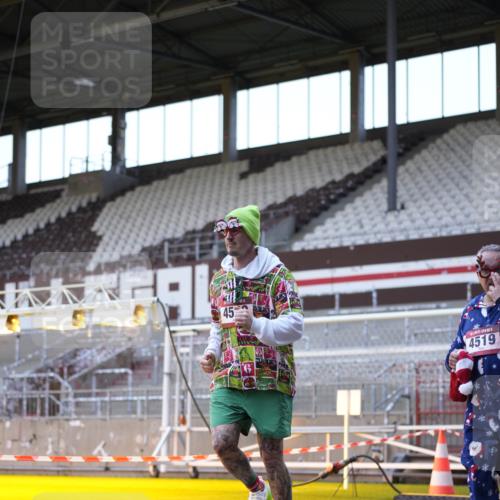 07.12.2025 - St. Pauli X-Mass-Run No. 15 Patografie http://msf.ph/oto/9391355 07.12.2025 10:31:39 Ziel 1818, 2352, 2541, 3895, 3896, 3897, 3969, 4467, 4518, 4519, 4520 meine-sportfotos.de