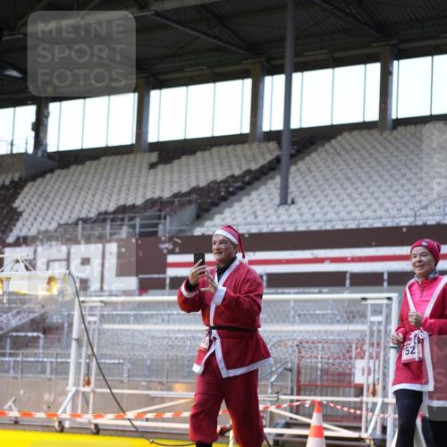 07.12.2025 - St. Pauli X-Mass-Run No. 15 Patografie http://msf.ph/oto/9391376 07.12.2025 10:31:51 Ziel 750, 752, 2352, 2418, 3267, 3716, 3806, 3808, 3969, 4467, 4484, 4495, 4504, 4518, 4519, 4520 meine-sportfotos.de