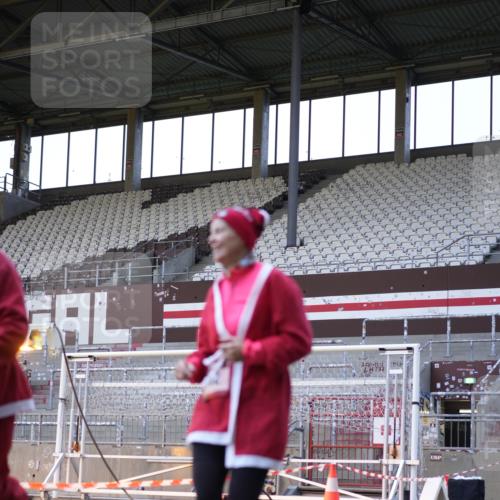 07.12.2025 - St. Pauli X-Mass-Run No. 15 Patografie http://msf.ph/oto/9391378 07.12.2025 10:31:52 Ziel 750, 752, 2352, 2418, 3267, 3716, 3806, 3808, 3969, 4467, 4484, 4495, 4504, 4518, 4519, 4520 meine-sportfotos.de