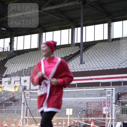 07.12.2025 - St. Pauli X-Mass-Run No. 15 Patografie http://msf.ph/oto/9391380 07.12.2025 10:31:52 Ziel 750, 752, 2352, 2418, 3267, 3716, 3806, 3808, 3969, 4467, 4484, 4495, 4504, 4518, 4519, 4520 meine-sportfotos.de