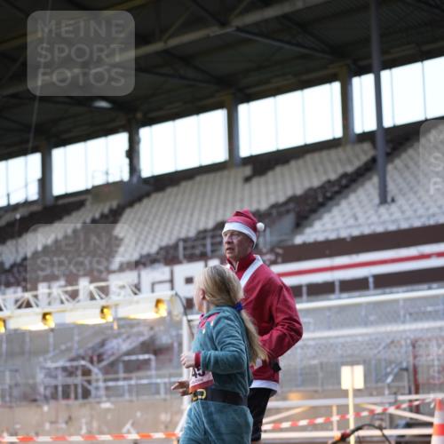 07.12.2025 - St. Pauli X-Mass-Run No. 15 Patografie http://msf.ph/oto/9391381 07.12.2025 10:31:59 Ziel 750, 752, 2342, 2343, 2345, 2418, 3267, 3716, 3806, 3808, 3969, 4274, 4275, 4484, 4495, 4504 meine-sportfotos.de