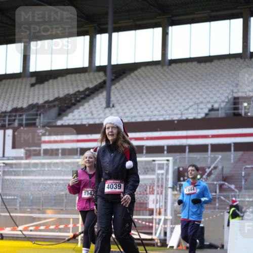 07.12.2025 - St. Pauli X-Mass-Run No. 15 Patografie http://msf.ph/oto/9391387 07.12.2025 10:32:08 Ziel 1942, 1944, 2342, 2343, 2345, 4039, 4274, 4275 meine-sportfotos.de