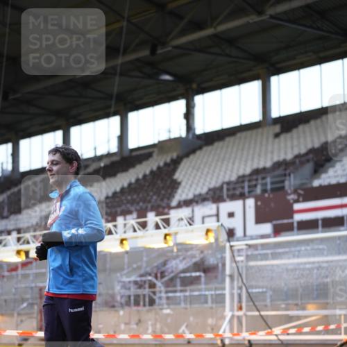 07.12.2025 - St. Pauli X-Mass-Run No. 15 Patografie http://msf.ph/oto/9391391 07.12.2025 10:32:10 Ziel 1942, 1944, 2342, 2343, 2345, 4039, 4274, 4275 meine-sportfotos.de