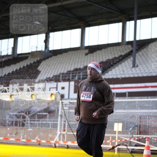 07.12.2025 - St. Pauli X-Mass-Run No. 15 Patografie http://msf.ph/oto/9391397 07.12.2025 10:32:34 Ziel 456, 651, 4758 meine-sportfotos.de