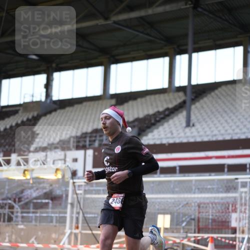 07.12.2025 - St. Pauli X-Mass-Run No. 15 Patografie http://msf.ph/oto/9391402 07.12.2025 10:32:51 Ziel 2486 meine-sportfotos.de