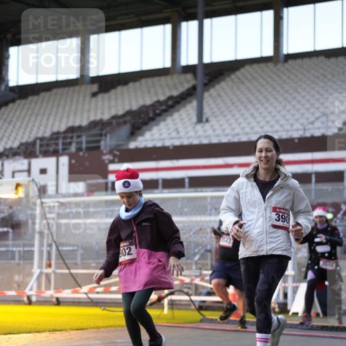 07.12.2025 - St. Pauli X-Mass-Run No. 15 Patografie http://msf.ph/oto/9391406 07.12.2025 10:33:03 Ziel 83, 1268, 2486, 3543, 3548, 3901, 3902 meine-sportfotos.de