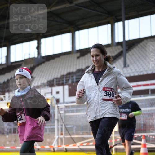 07.12.2025 - St. Pauli X-Mass-Run No. 15 Patografie http://msf.ph/oto/9391407 07.12.2025 10:33:04 Ziel 83, 1268, 2486, 3543, 3548, 3901, 3902 meine-sportfotos.de