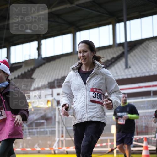 07.12.2025 - St. Pauli X-Mass-Run No. 15 Patografie http://msf.ph/oto/9391408 07.12.2025 10:33:04 Ziel 83, 1268, 2486, 3543, 3548, 3901, 3902 meine-sportfotos.de