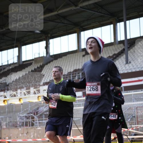 07.12.2025 - St. Pauli X-Mass-Run No. 15 Patografie http://msf.ph/oto/9391412 07.12.2025 10:33:05 Ziel 83, 1268, 2486, 3543, 3548, 3901, 3902 meine-sportfotos.de