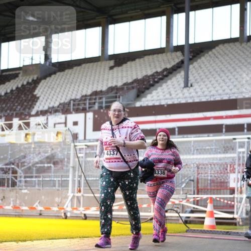 07.12.2025 - St. Pauli X-Mass-Run No. 15 Patografie http://msf.ph/oto/9391435 07.12.2025 10:34:30 Ziel 137, 578, 2212, 2639, 3389, 3390, 4316, 4317, 4336, 4337 meine-sportfotos.de