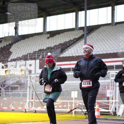 07.12.2025 - St. Pauli X-Mass-Run No. 15 Patografie http://msf.ph/oto/9391439 07.12.2025 10:34:32 Ziel 137, 578, 2212, 2639, 3389, 3390, 4316, 4317, 4336, 4337 meine-sportfotos.de