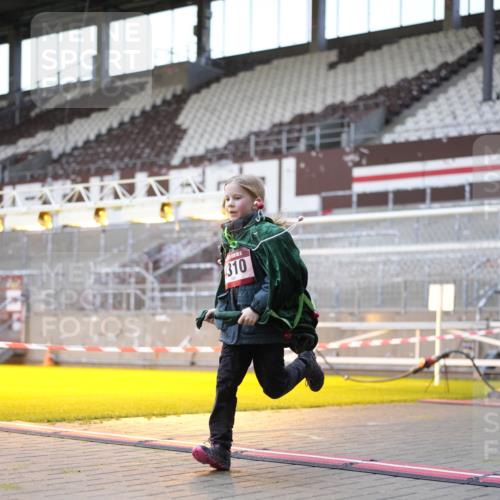 07.12.2025 - St. Pauli X-Mass-Run No. 15 Patografie http://msf.ph/oto/9391446 07.12.2025 10:34:42 Ziel 137, 493, 578, 3389, 3390, 4276, 4277, 4309, 4310, 4316, 4317, 4336, 4337 meine-sportfotos.de