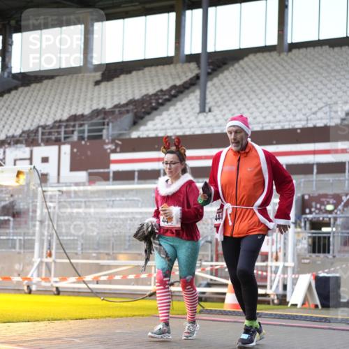 07.12.2025 - St. Pauli X-Mass-Run No. 15 Patografie http://msf.ph/oto/9391455 07.12.2025 10:35:01 Ziel 561, 2422, 2857, 2863, 4443 meine-sportfotos.de