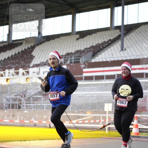 07.12.2025 - St. Pauli X-Mass-Run No. 15 Patografie http://msf.ph/oto/9391460 07.12.2025 10:35:05 Ziel 561, 2353, 2422, 2857, 2863, 4147, 4149, 4443, 4772, 4776, 4778, 4779 meine-sportfotos.de