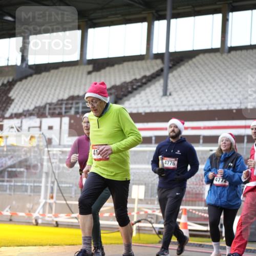 07.12.2025 - St. Pauli X-Mass-Run No. 15 Patografie http://msf.ph/oto/9391465 07.12.2025 10:35:09 Ziel 561, 2353, 2406, 2422, 2857, 2863, 3224, 3721, 4147, 4149, 4443, 4772, 4776, 4778, 4779 meine-sportfotos.de