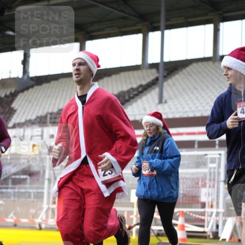 07.12.2025 - St. Pauli X-Mass-Run No. 15 Patografie http://msf.ph/oto/9391468 07.12.2025 10:35:10 Ziel 561, 2353, 2406, 2422, 2857, 2863, 3224, 3721, 4147, 4149, 4443, 4772, 4776, 4778, 4779 meine-sportfotos.de