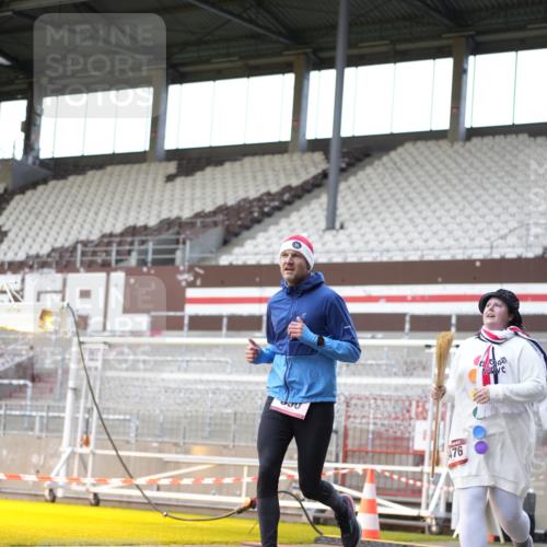 07.12.2025 - St. Pauli X-Mass-Run No. 15 Patografie http://msf.ph/oto/9391488 07.12.2025 10:35:51 Ziel 350, 2489, 3476, 4034 meine-sportfotos.de