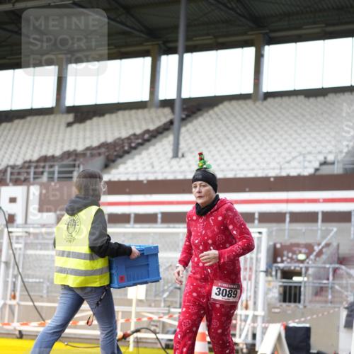 07.12.2025 - St. Pauli X-Mass-Run No. 15 Patografie http://msf.ph/oto/9391496 07.12.2025 10:36:21 Ziel 2948, 3089, 4200, 4591, 4599 meine-sportfotos.de