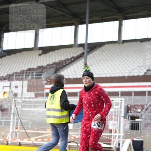 07.12.2025 - St. Pauli X-Mass-Run No. 15 Patografie http://msf.ph/oto/9391497 07.12.2025 10:36:21 Ziel 2948, 3089, 4200, 4591, 4599 meine-sportfotos.de