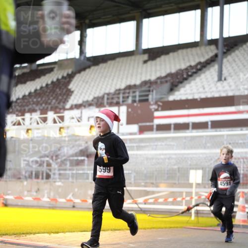 07.12.2025 - St. Pauli X-Mass-Run No. 15 Patografie http://msf.ph/oto/9391499 07.12.2025 10:36:25 Ziel 2948, 3089, 3382, 4200, 4591, 4599 meine-sportfotos.de
