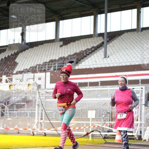 07.12.2025 - St. Pauli X-Mass-Run No. 15 Patografie http://msf.ph/oto/9391517 07.12.2025 10:36:40 Ziel 37, 511, 521, 665, 717, 833, 2615, 3056, 3382, 4200, 4591, 4597, 4599, 4690, 4691, 4693 meine-sportfotos.de