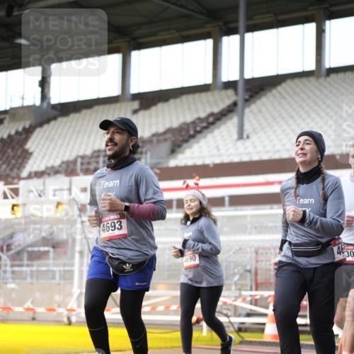 07.12.2025 - St. Pauli X-Mass-Run No. 15 Patografie http://msf.ph/oto/9391521 07.12.2025 10:36:43 Ziel 37, 511, 521, 665, 717, 833, 2615, 3056, 3263, 3382, 4597, 4690, 4691, 4693 meine-sportfotos.de