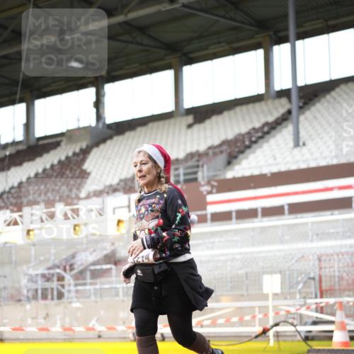 07.12.2025 - St. Pauli X-Mass-Run No. 15 Patografie http://msf.ph/oto/9391536 07.12.2025 10:37:19 Ziel 3214, 4761 meine-sportfotos.de