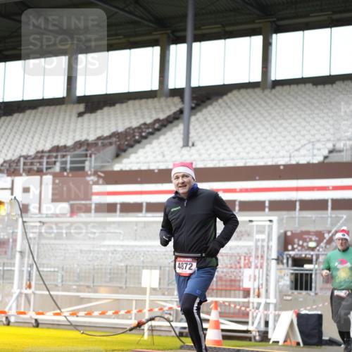 07.12.2025 - St. Pauli X-Mass-Run No. 15 Patografie http://msf.ph/oto/9391537 07.12.2025 10:37:44 Ziel 3069, 4872 meine-sportfotos.de
