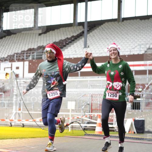 07.12.2025 - St. Pauli X-Mass-Run No. 15 Patografie http://msf.ph/oto/9391560 07.12.2025 10:38:41 Ziel 1250, 1255, 2078, 2085, 2943, 3058, 3061 meine-sportfotos.de