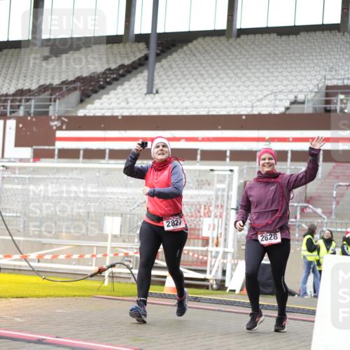 07.12.2025 - St. Pauli X-Mass-Run No. 15 Patografie http://msf.ph/oto/9391566 07.12.2025 10:38:55 Ziel 1250, 1255, 1417, 2827, 2828, 2943, 3061 meine-sportfotos.de