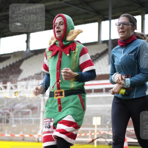 07.12.2025 - St. Pauli X-Mass-Run No. 15 Patografie http://msf.ph/oto/9391600 07.12.2025 10:39:52 Ziel 87, 108, 827, 1604, 1748, 1749, 2588, 2754 meine-sportfotos.de