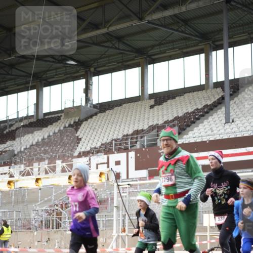 07.12.2025 - St. Pauli X-Mass-Run No. 15 Patografie http://msf.ph/oto/9391602 07.12.2025 10:40:05 Ziel 230, 538, 580, 827, 1748, 1749, 2754, 3796, 3797, 4874, 4878 meine-sportfotos.de