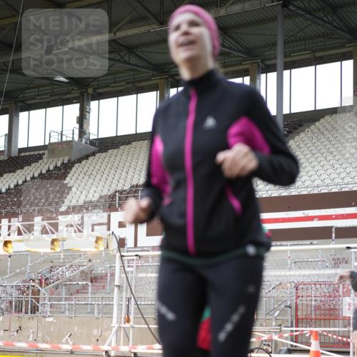 07.12.2025 - St. Pauli X-Mass-Run No. 15 Patografie http://msf.ph/oto/9391606 07.12.2025 10:40:06 Ziel 230, 538, 580, 827, 1748, 1749, 2754, 3796, 3797, 4874, 4878 meine-sportfotos.de