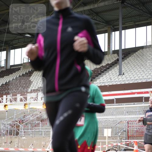 07.12.2025 - St. Pauli X-Mass-Run No. 15 Patografie http://msf.ph/oto/9391607 07.12.2025 10:40:07 Ziel 230, 538, 580, 3161, 3164, 3796, 3797, 4874, 4878 meine-sportfotos.de