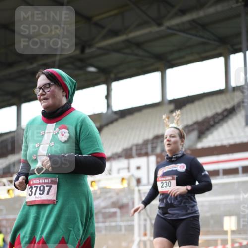 07.12.2025 - St. Pauli X-Mass-Run No. 15 Patografie http://msf.ph/oto/9391609 07.12.2025 10:40:07 Ziel 230, 538, 580, 3161, 3164, 3796, 3797, 4874, 4878 meine-sportfotos.de
