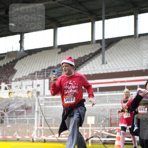 07.12.2025 - St. Pauli X-Mass-Run No. 15 Patografie http://msf.ph/oto/9391627 07.12.2025 10:40:29 Ziel 284, 406, 731, 735, 1457, 2169, 2594, 2916, 3244, 3407, 3408, 4041, 4304 meine-sportfotos.de