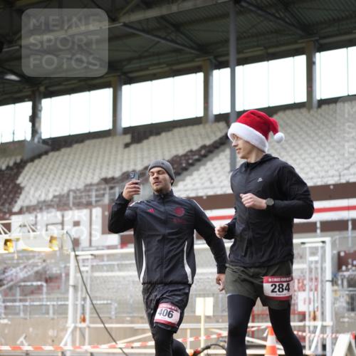 07.12.2025 - St. Pauli X-Mass-Run No. 15 Patografie http://msf.ph/oto/9391633 07.12.2025 10:40:33 Ziel 284, 406, 1457, 2555, 2559, 2594, 2916, 3244, 3407, 3408, 4041, 4304 meine-sportfotos.de