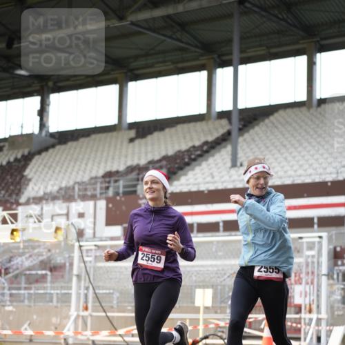 07.12.2025 - St. Pauli X-Mass-Run No. 15 Patografie http://msf.ph/oto/9391636 07.12.2025 10:40:38 Ziel 284, 406, 1457, 2555, 2559, 2594, 2916, 3244, 3407, 3408, 4041, 4304, 4856 meine-sportfotos.de