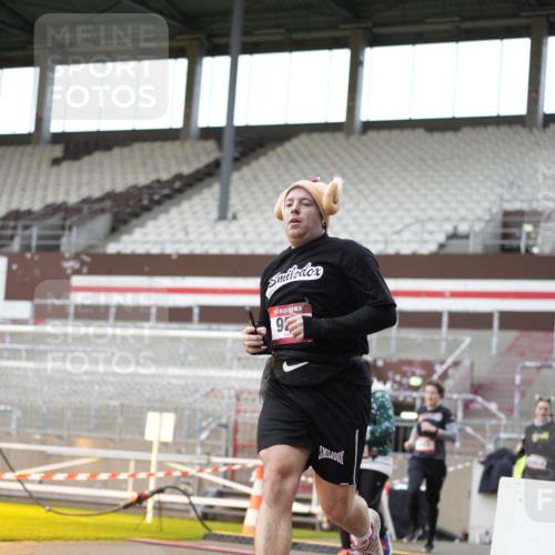 07.12.2025 - St. Pauli X-Mass-Run No. 15 Patografie http://msf.ph/oto/9391648 07.12.2025 10:40:55 Ziel 288, 449, 545, 952, 3264, 3265, 3951, 4773, 4856, 4871 meine-sportfotos.de